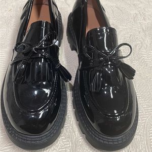 Women's Mila Lift Loafers  Size 42